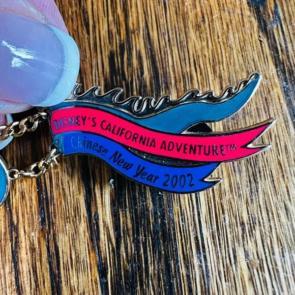 Disney Chinese NY Vintage Blue and Gold articulated Dragon pin - Picture 2 of 8